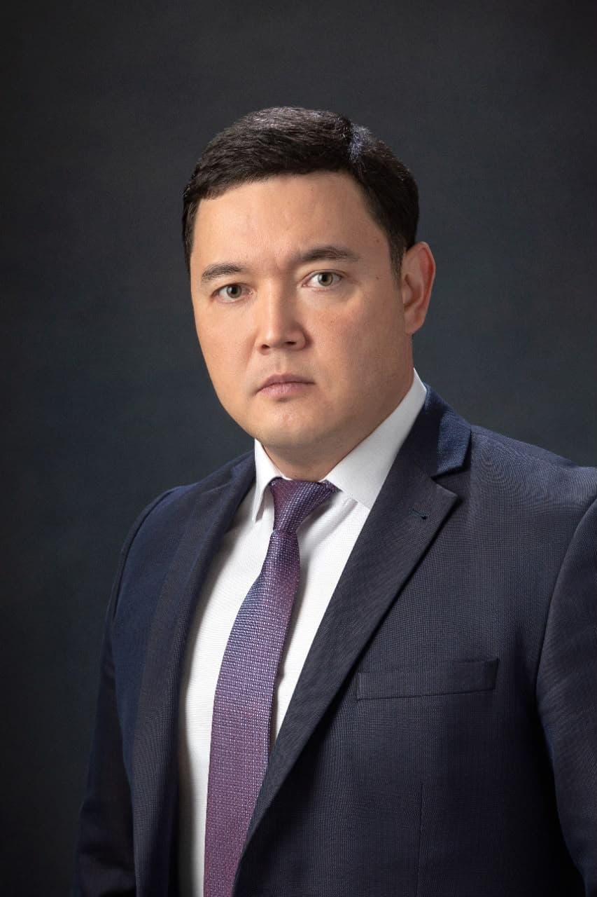 Адвокат Байтоков Темиржан Муратович, студиялық портрет